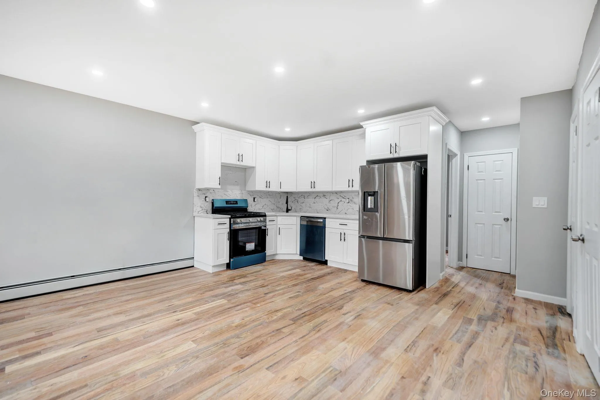 21933 Edgewood Avenue, New York, NY, 4 Bedrooms Bedrooms, ,4 BathroomsBathrooms,Residential,For Rent,Edgewood,0,1049246 21933 Edgewood Avenue, New York, NY, 4 Bedrooms Bedrooms, ,4 BathroomsBathrooms,Residential,For Rent,Edgewood,0,1049246