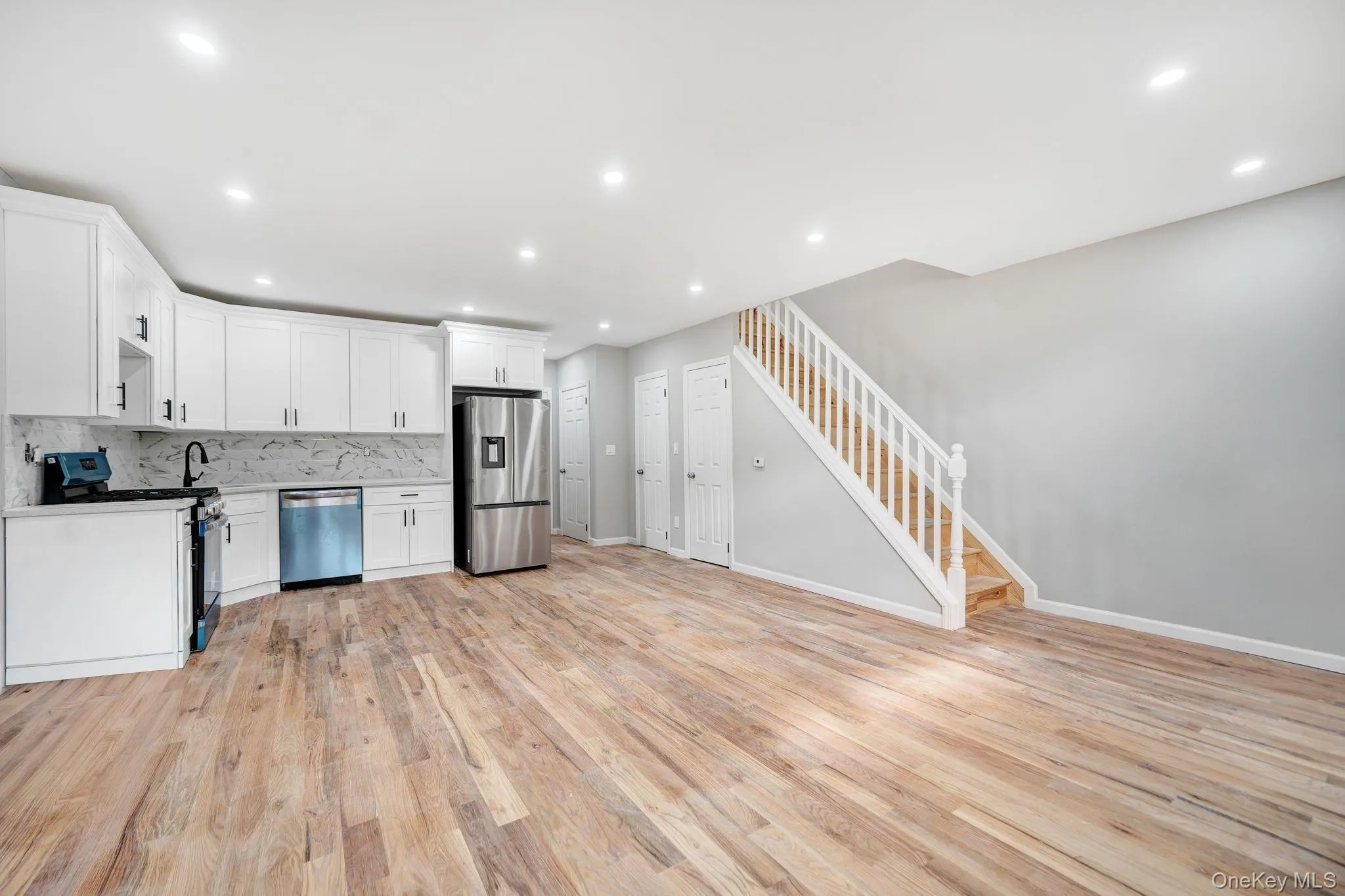 21933 Edgewood Avenue, New York, NY, 4 Bedrooms Bedrooms, ,4 BathroomsBathrooms,Residential,For Rent,Edgewood,0,1049246 21933 Edgewood Avenue, New York, NY, 4 Bedrooms Bedrooms, ,4 BathroomsBathrooms,Residential,For Rent,Edgewood,0,1049246