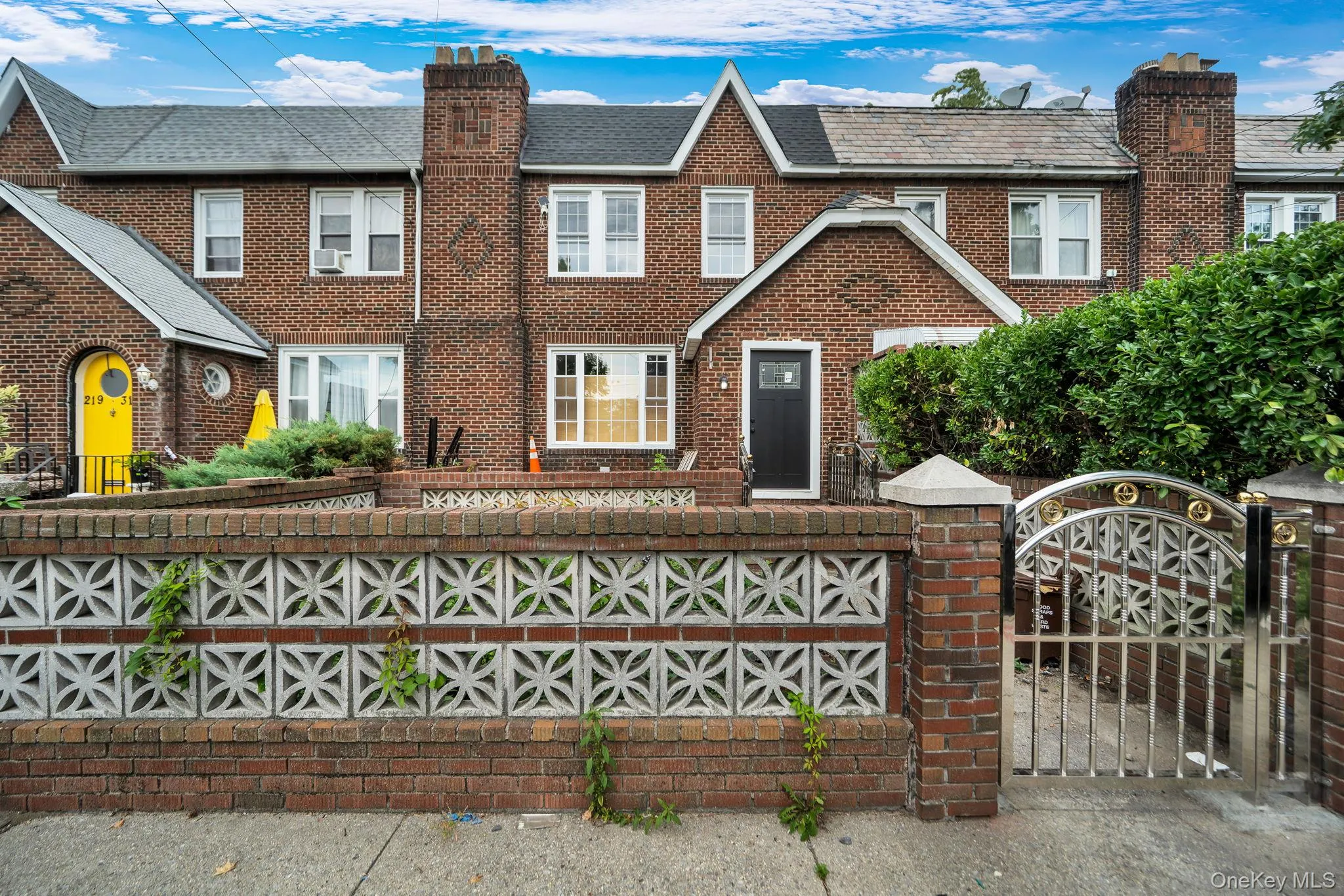 21933 Edgewood Avenue, New York, NY, 4 Bedrooms Bedrooms, ,4 BathroomsBathrooms,Residential,For Rent,Edgewood,0,1049246 21933 Edgewood Avenue, New York, NY, 4 Bedrooms Bedrooms, ,4 BathroomsBathrooms,Residential,For Rent,Edgewood,0,1049246