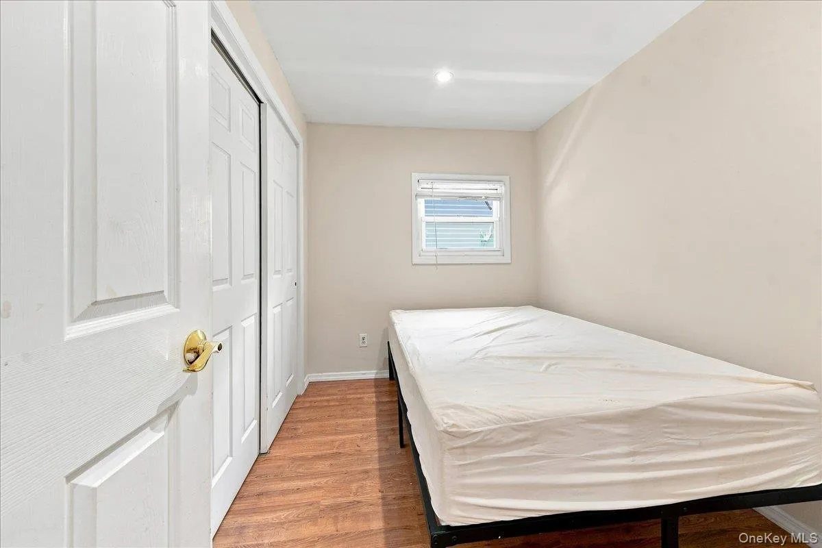 11 Oak Avenue, New York, NY, 2 Bedrooms Bedrooms, 4 Rooms Rooms,1 BathroomBathrooms,Residential,For Rent,Oak,0,1049248 11 Oak Avenue, New York, NY, 2 Bedrooms Bedrooms, 4 Rooms Rooms,1 BathroomBathrooms,Residential,For Rent,Oak,0,1049248
