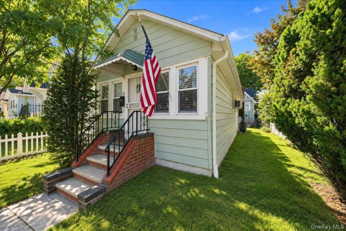 11 Oak Avenue, New York, NY, 2 Bedrooms Bedrooms, 4 Rooms Rooms,1 BathroomBathrooms,Residential,For Rent,Oak,0,1049248 11 Oak Avenue, New York, NY, 2 Bedrooms Bedrooms, 4 Rooms Rooms,1 BathroomBathrooms,Residential,For Rent,Oak,0,1049248