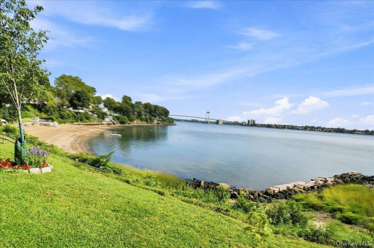 11 Oak Avenue, New York, NY, 2 Bedrooms Bedrooms, 4 Rooms Rooms,1 BathroomBathrooms,Residential,For Rent,Oak,0,1049248 11 Oak Avenue, New York, NY, 2 Bedrooms Bedrooms, 4 Rooms Rooms,1 BathroomBathrooms,Residential,For Rent,Oak,0,1049248