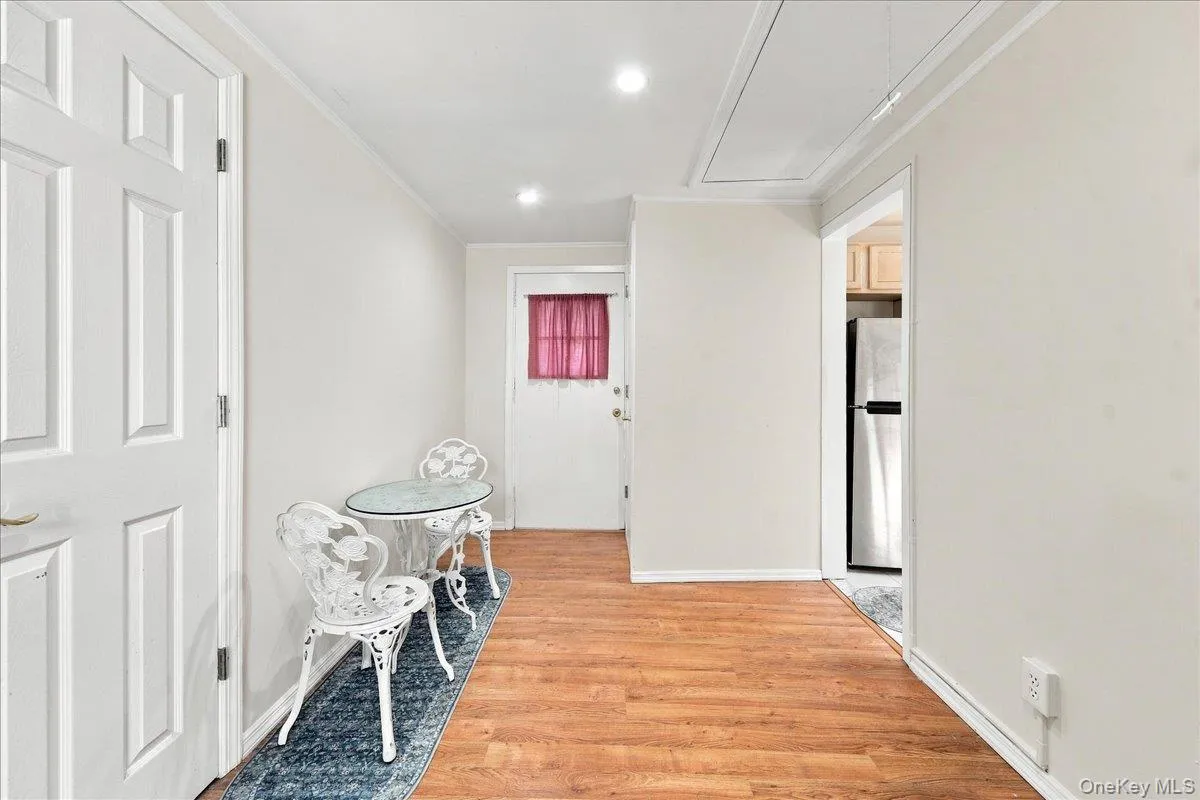 11 Oak Avenue, New York, NY, 2 Bedrooms Bedrooms, 4 Rooms Rooms,1 BathroomBathrooms,Residential,For Rent,Oak,0,1049248 11 Oak Avenue, New York, NY, 2 Bedrooms Bedrooms, 4 Rooms Rooms,1 BathroomBathrooms,Residential,For Rent,Oak,0,1049248