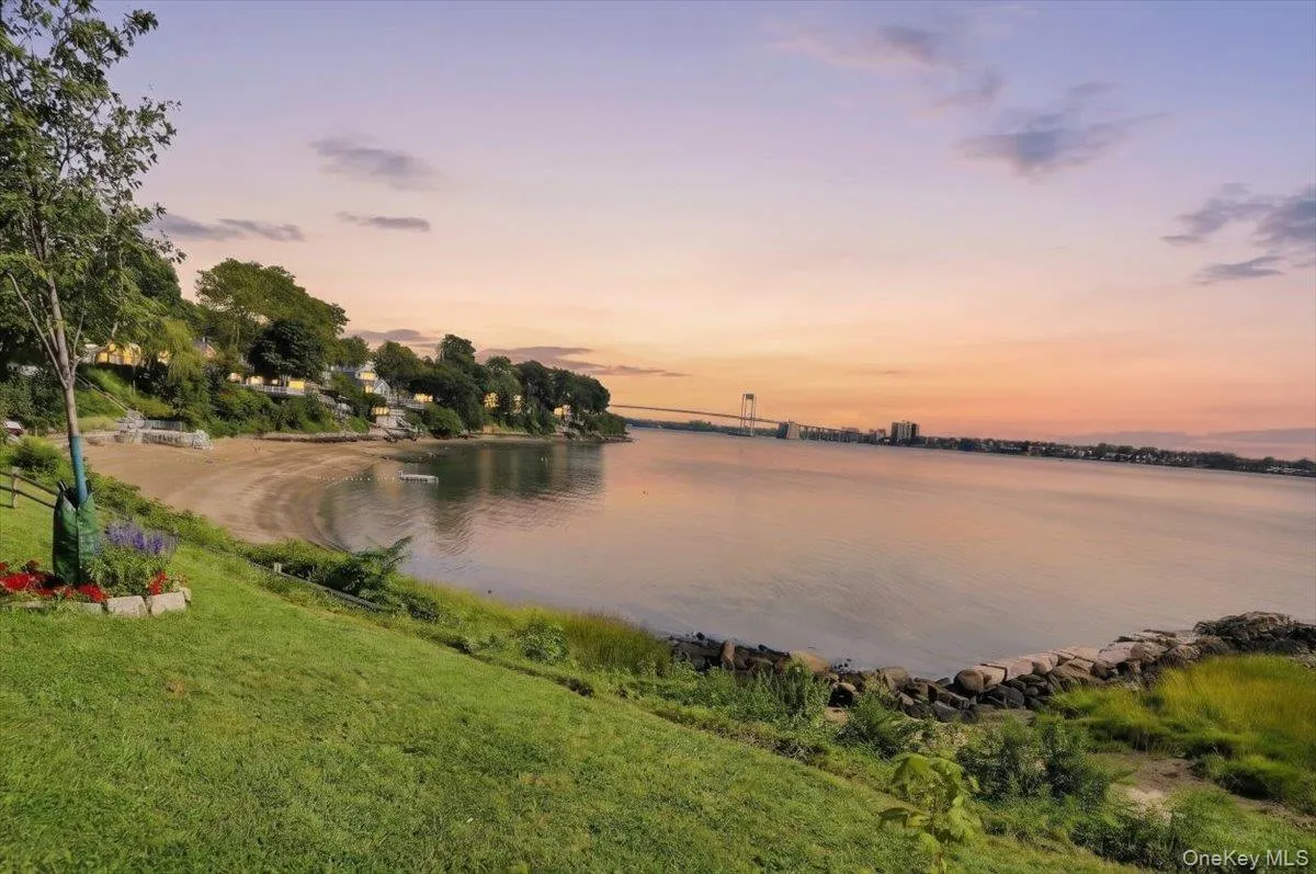 11 Oak Avenue, New York, NY, 2 Bedrooms Bedrooms, 4 Rooms Rooms,1 BathroomBathrooms,Residential,For Rent,Oak,0,1049248 11 Oak Avenue, New York, NY, 2 Bedrooms Bedrooms, 4 Rooms Rooms,1 BathroomBathrooms,Residential,For Rent,Oak,0,1049248