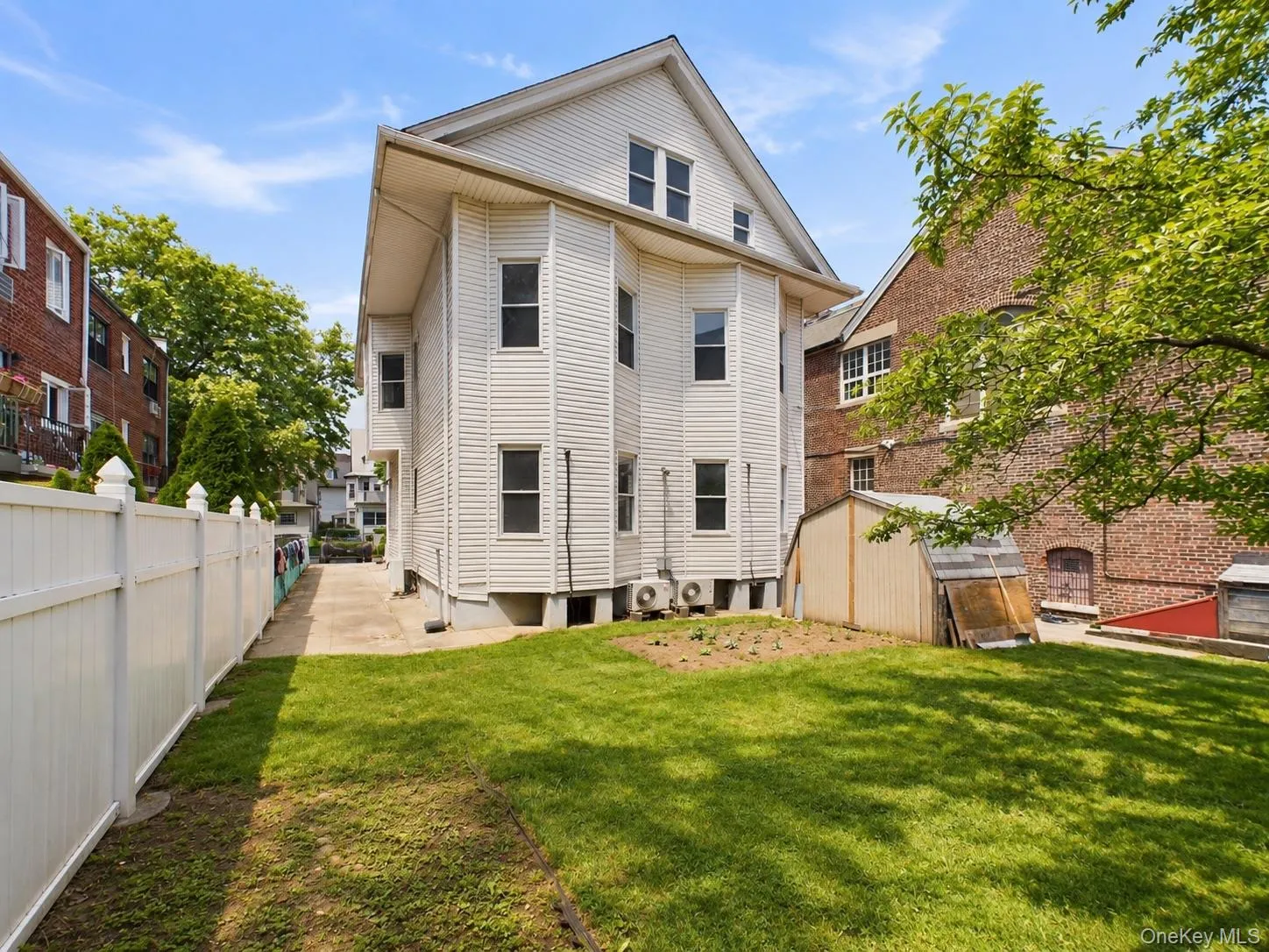 1212 Glenwood Road, New York, NY, 7 Bedrooms Bedrooms, 19 Rooms Rooms,4 BathroomsBathrooms,Residential,For Rent,Glenwood,0,1049255 1212 Glenwood Road, New York, NY, 7 Bedrooms Bedrooms, 19 Rooms Rooms,4 BathroomsBathrooms,Residential,For Rent,Glenwood,0,1049255