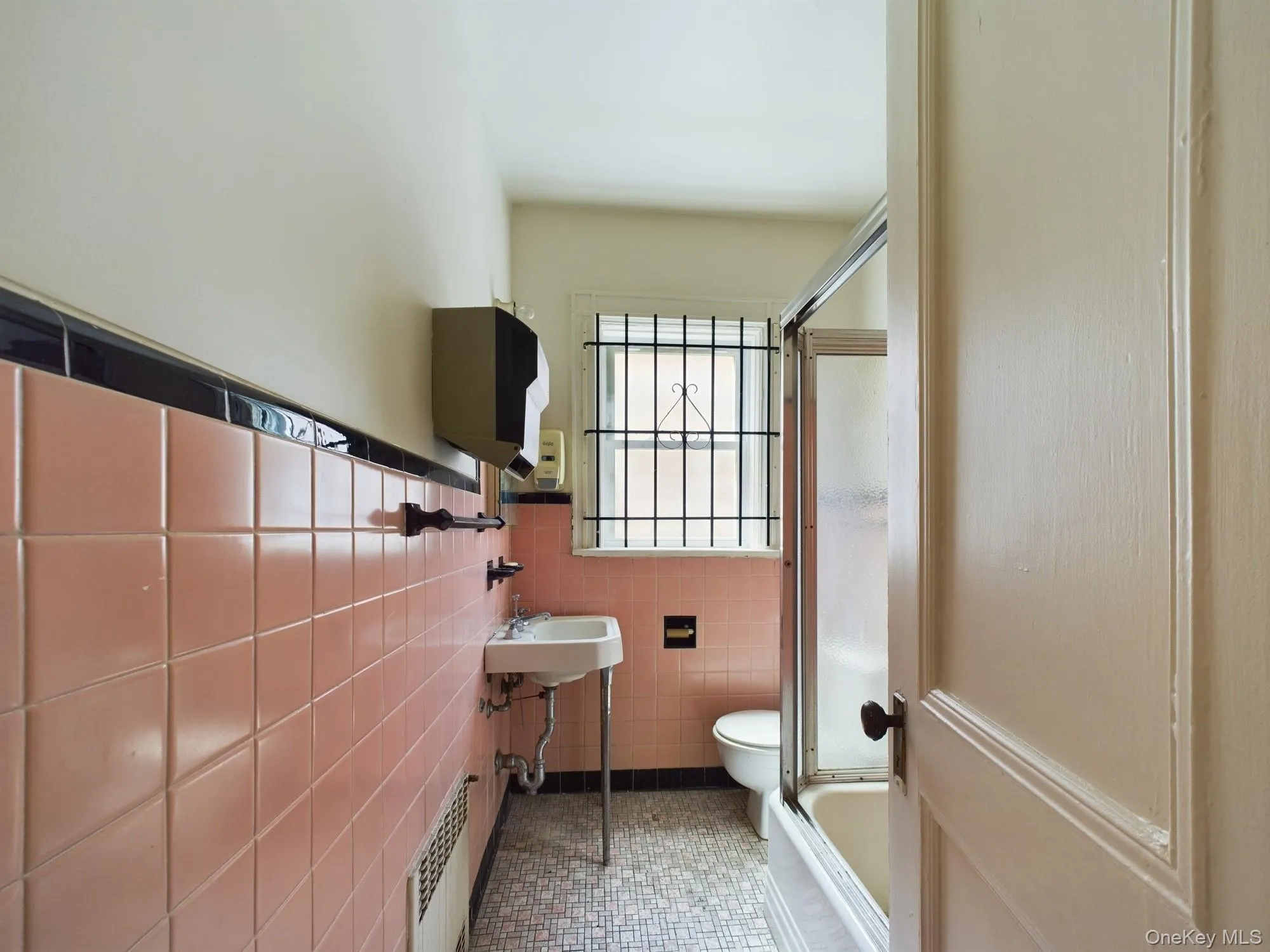 1212 Glenwood Road, New York, NY, 7 Bedrooms Bedrooms, 19 Rooms Rooms,4 BathroomsBathrooms,Residential,For Rent,Glenwood,0,1049255 1212 Glenwood Road, New York, NY, 7 Bedrooms Bedrooms, 19 Rooms Rooms,4 BathroomsBathrooms,Residential,For Rent,Glenwood,0,1049255