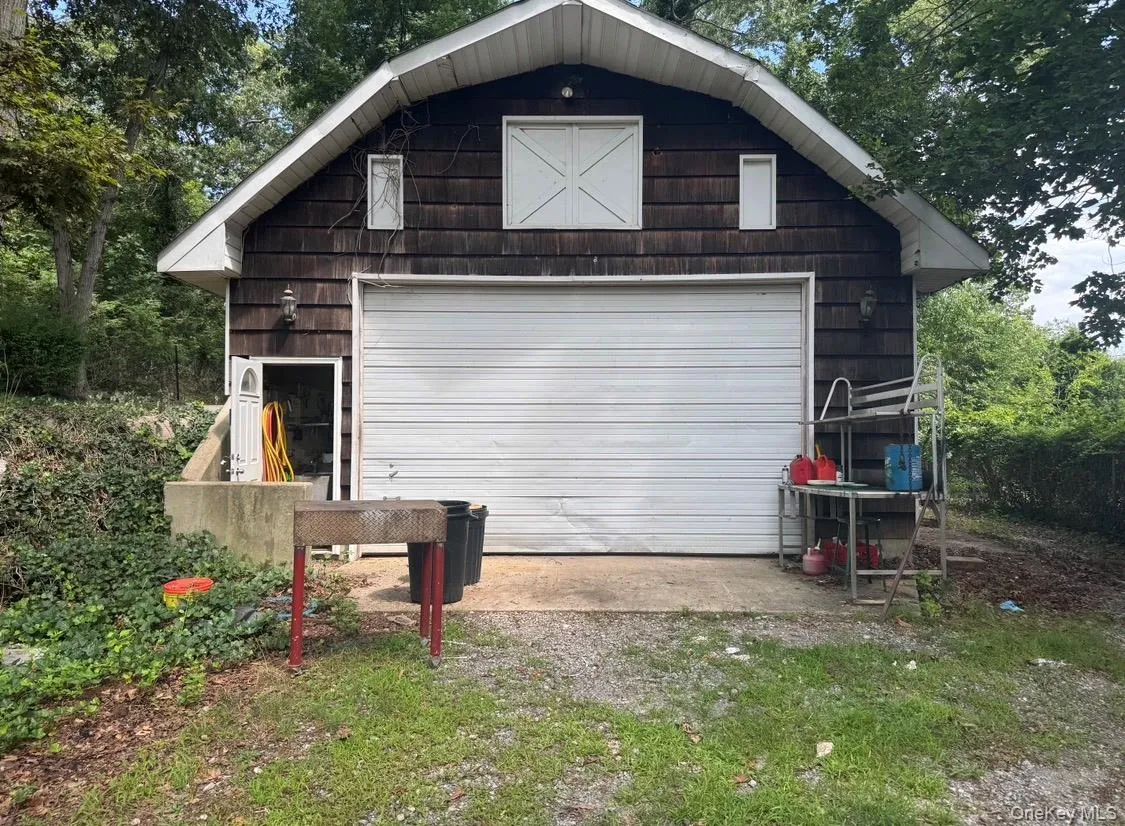 Two-story lofted barn to right side of property. Two-story lofted barn to right side of property.