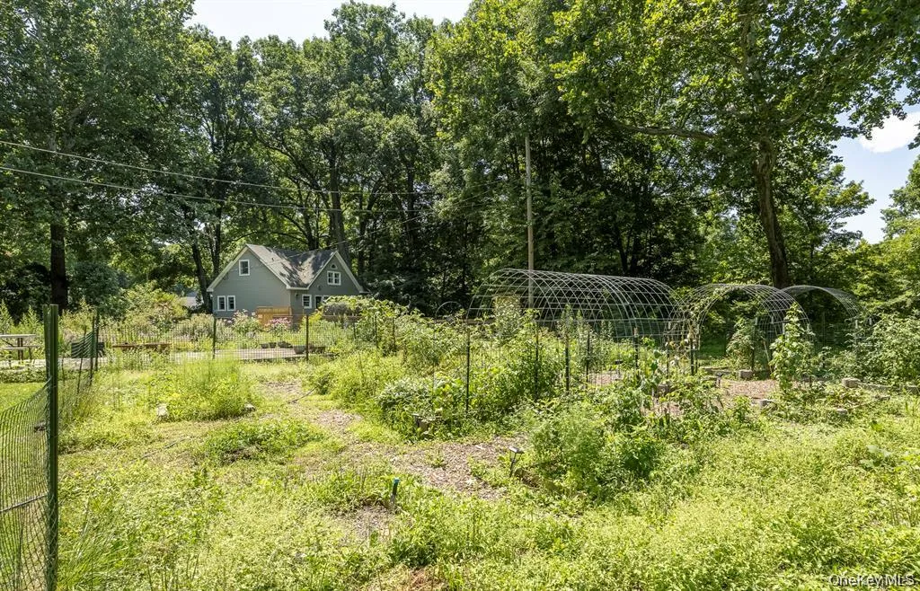 13-14 Creekside Place, Pleasant Valley, NY, 5 Bedrooms Bedrooms, 13 Rooms Rooms,4 BathroomsBathrooms,Residential,For Rent,Creekside,0,1049263 13-14 Creekside Place, Pleasant Valley, NY, 5 Bedrooms Bedrooms, 13 Rooms Rooms,4 BathroomsBathrooms,Residential,For Rent,Creekside,0,1049263