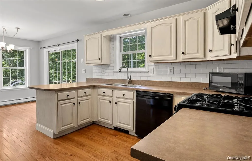 13-14 Creekside Place, Pleasant Valley, NY, 5 Bedrooms Bedrooms, 13 Rooms Rooms,4 BathroomsBathrooms,Residential,For Rent,Creekside,0,1049263 13-14 Creekside Place, Pleasant Valley, NY, 5 Bedrooms Bedrooms, 13 Rooms Rooms,4 BathroomsBathrooms,Residential,For Rent,Creekside,0,1049263