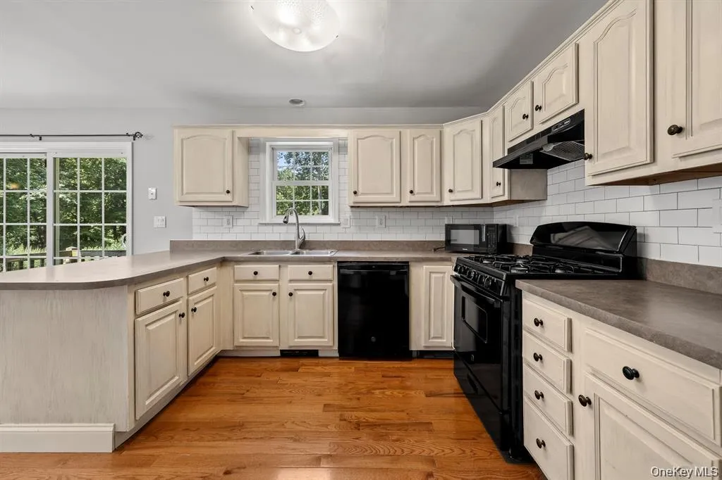 13-14 Creekside Place, Pleasant Valley, NY, 5 Bedrooms Bedrooms, 13 Rooms Rooms,4 BathroomsBathrooms,Residential,For Rent,Creekside,0,1049263 13-14 Creekside Place, Pleasant Valley, NY, 5 Bedrooms Bedrooms, 13 Rooms Rooms,4 BathroomsBathrooms,Residential,For Rent,Creekside,0,1049263