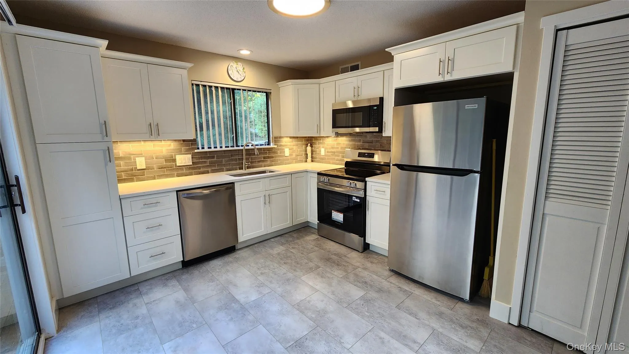 Brand new EIK with SS appliances, built in microwave, dishwasher & Slider to deck Brand new EIK with SS appliances, built in microwave, dishwasher & Slider to deck