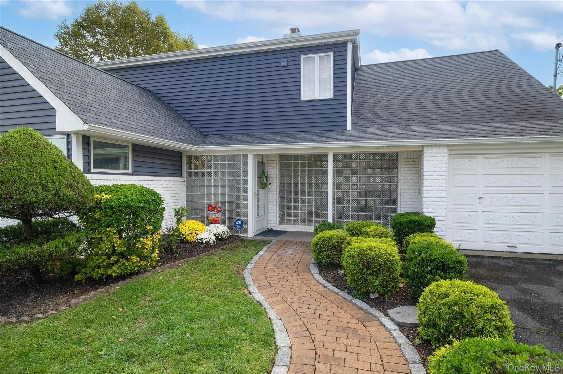 39 Cathay Road, Hempstead, NY, 4 Bedrooms Bedrooms, 7 Rooms Rooms,2 BathroomsBathrooms,Residential,For Rent,Cathay,0,1049266 39 Cathay Road, Hempstead, NY, 4 Bedrooms Bedrooms, 7 Rooms Rooms,2 BathroomsBathrooms,Residential,For Rent,Cathay,0,1049266