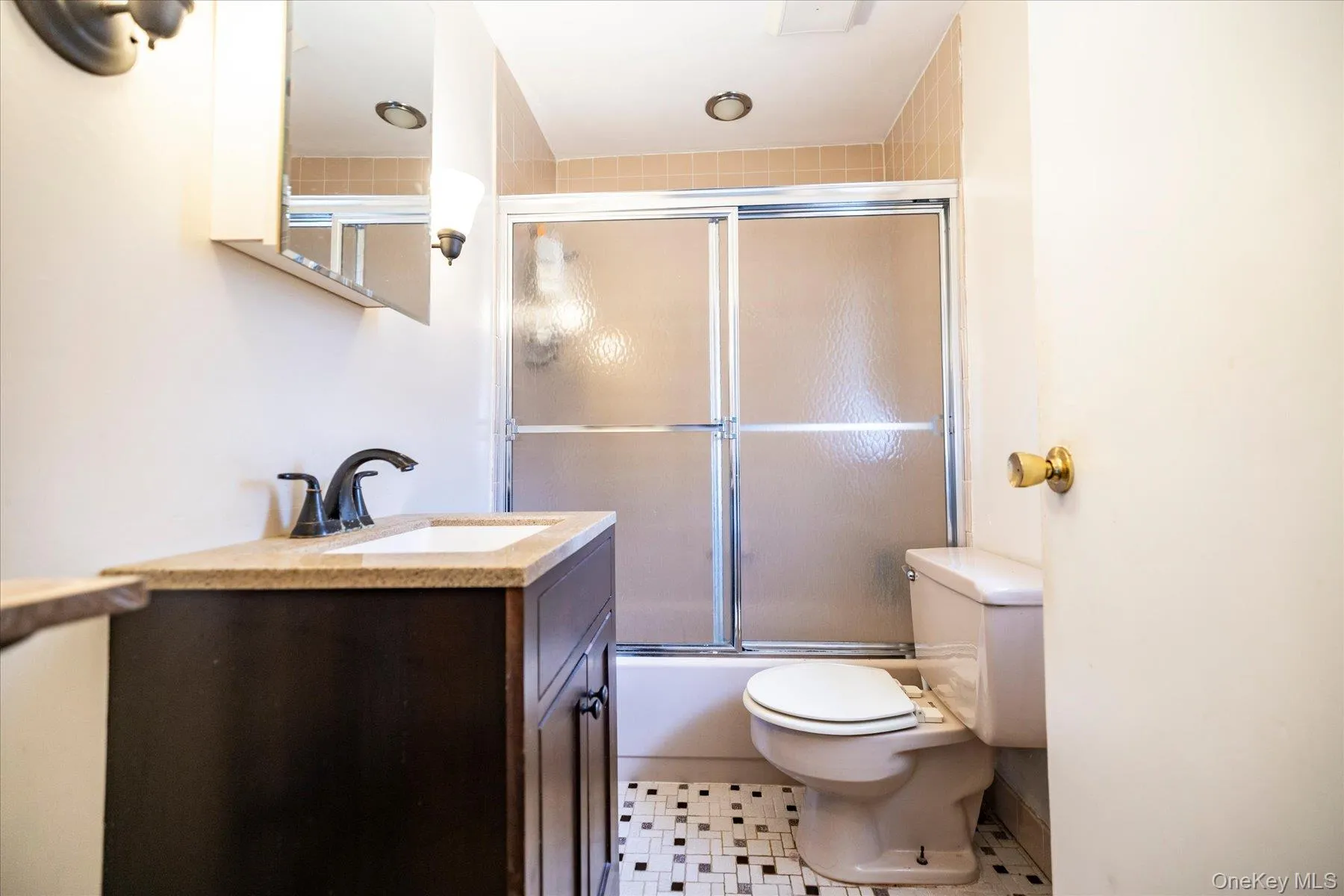 47 Chester Court, Hempstead, NY, 3 Bedrooms Bedrooms, 6 Rooms Rooms,1 BathroomBathrooms,Residential,For Rent,Chester,0,1049271 47 Chester Court, Hempstead, NY, 3 Bedrooms Bedrooms, 6 Rooms Rooms,1 BathroomBathrooms,Residential,For Rent,Chester,0,1049271