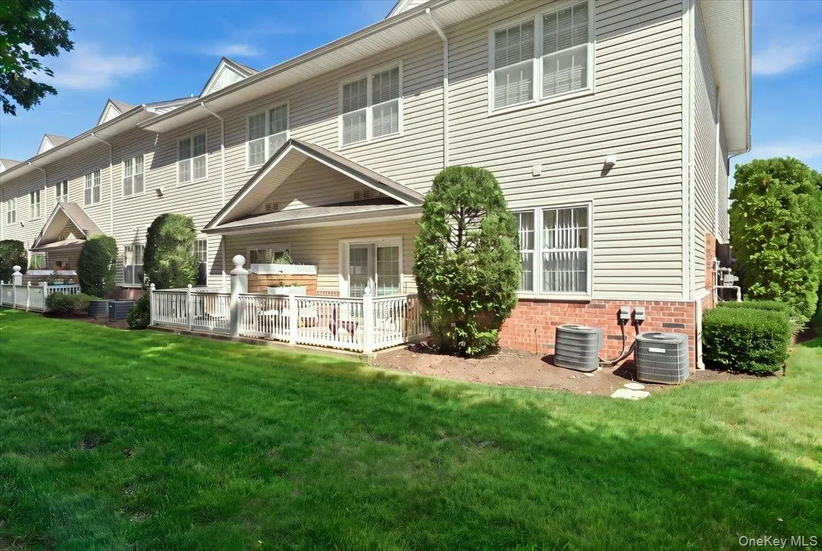 121 Francesca Way, Babylon, NY, 2 Bedrooms Bedrooms, 6 Rooms Rooms,1 BathroomBathrooms,Residential,For Rent,Francesca,0,1049275 121 Francesca Way, Babylon, NY, 2 Bedrooms Bedrooms, 6 Rooms Rooms,1 BathroomBathrooms,Residential,For Rent,Francesca,0,1049275