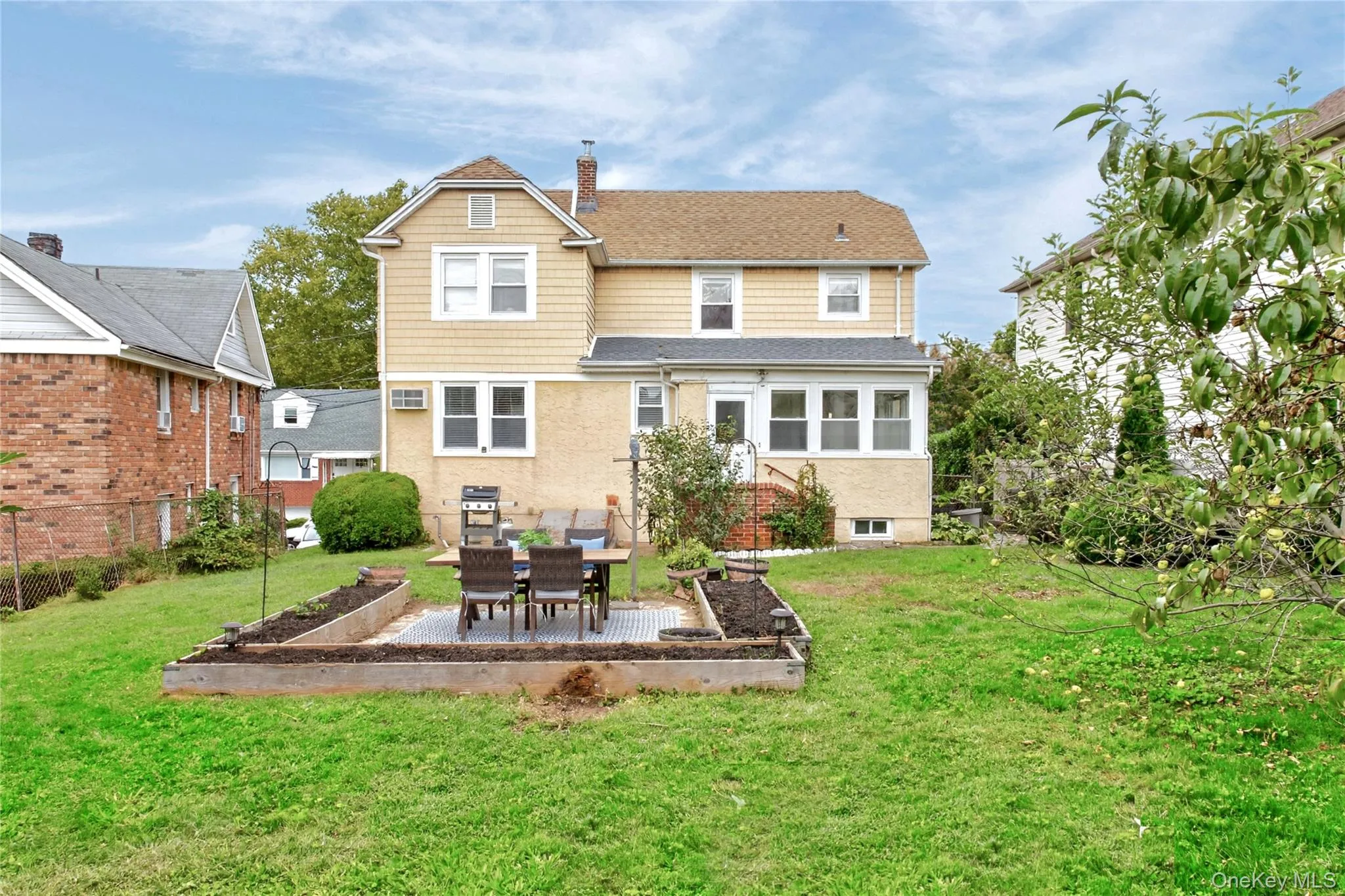 Spacious yard featuring apple, peach, and fig tree, blackberries and gooseberries. Spacious yard featuring apple, peach, and fig tree, blackberries and gooseberries.