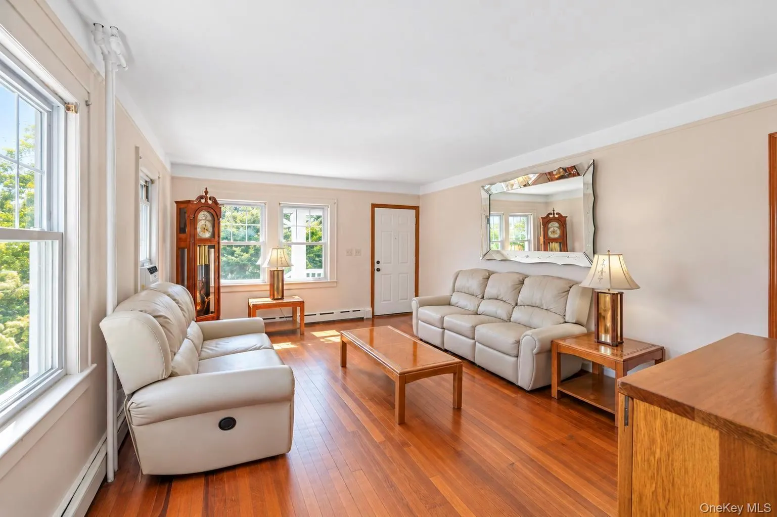 49 Collins Avenue, Smithtown, NY, 3 Bedrooms Bedrooms, 5 Rooms Rooms,2 BathroomsBathrooms,Residential,For Rent,Collins,0,1049291 49 Collins Avenue, Smithtown, NY, 3 Bedrooms Bedrooms, 5 Rooms Rooms,2 BathroomsBathrooms,Residential,For Rent,Collins,0,1049291