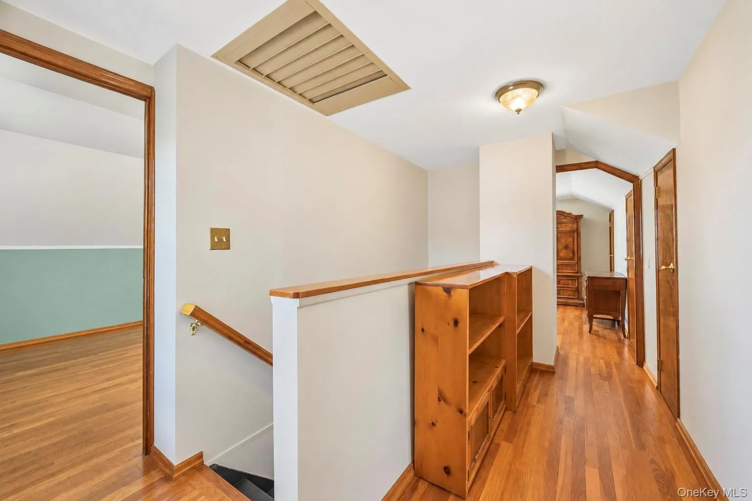 49 Collins Avenue, Smithtown, NY, 3 Bedrooms Bedrooms, 5 Rooms Rooms,2 BathroomsBathrooms,Residential,For Rent,Collins,0,1049291 49 Collins Avenue, Smithtown, NY, 3 Bedrooms Bedrooms, 5 Rooms Rooms,2 BathroomsBathrooms,Residential,For Rent,Collins,0,1049291