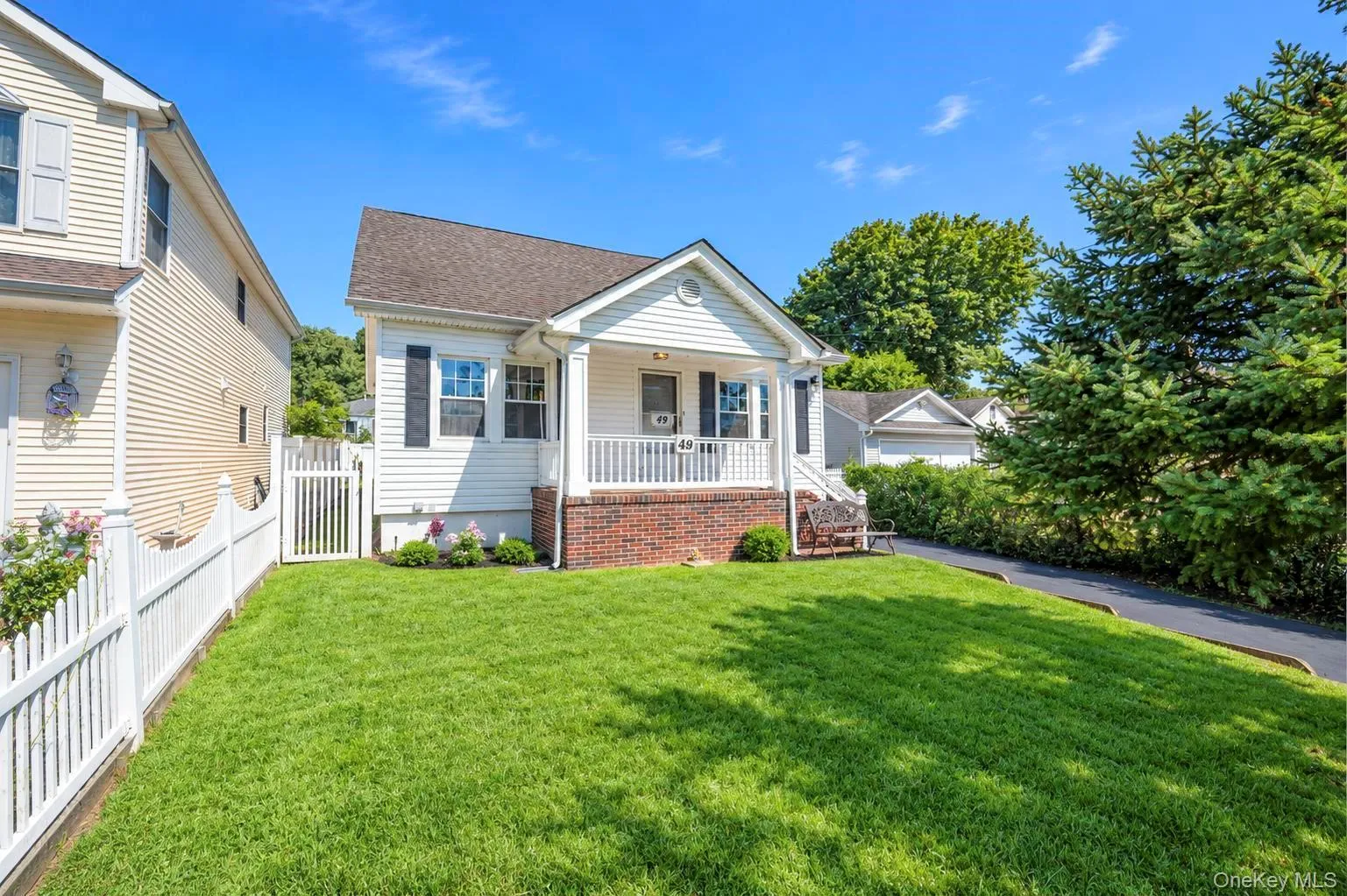 49 Collins Avenue, Smithtown, NY, 3 Bedrooms Bedrooms, 5 Rooms Rooms,2 BathroomsBathrooms,Residential,For Rent,Collins,0,1049291 49 Collins Avenue, Smithtown, NY, 3 Bedrooms Bedrooms, 5 Rooms Rooms,2 BathroomsBathrooms,Residential,For Rent,Collins,0,1049291