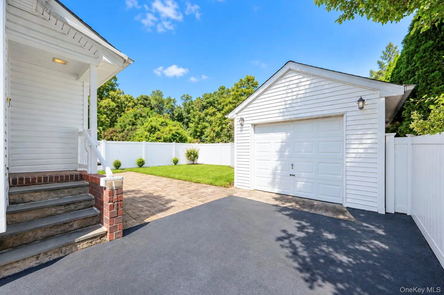 49 Collins Avenue, Smithtown, NY, 3 Bedrooms Bedrooms, 5 Rooms Rooms,2 BathroomsBathrooms,Residential,For Rent,Collins,0,1049291 49 Collins Avenue, Smithtown, NY, 3 Bedrooms Bedrooms, 5 Rooms Rooms,2 BathroomsBathrooms,Residential,For Rent,Collins,0,1049291