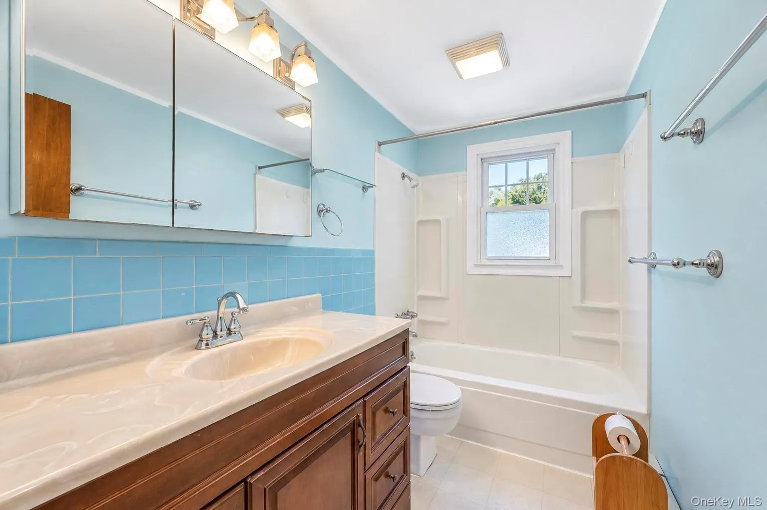 49 Collins Avenue, Smithtown, NY, 3 Bedrooms Bedrooms, 5 Rooms Rooms,2 BathroomsBathrooms,Residential,For Rent,Collins,0,1049291 49 Collins Avenue, Smithtown, NY, 3 Bedrooms Bedrooms, 5 Rooms Rooms,2 BathroomsBathrooms,Residential,For Rent,Collins,0,1049291