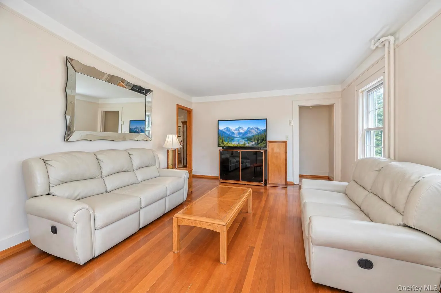 49 Collins Avenue, Smithtown, NY, 3 Bedrooms Bedrooms, 5 Rooms Rooms,2 BathroomsBathrooms,Residential,For Rent,Collins,0,1049291 49 Collins Avenue, Smithtown, NY, 3 Bedrooms Bedrooms, 5 Rooms Rooms,2 BathroomsBathrooms,Residential,For Rent,Collins,0,1049291