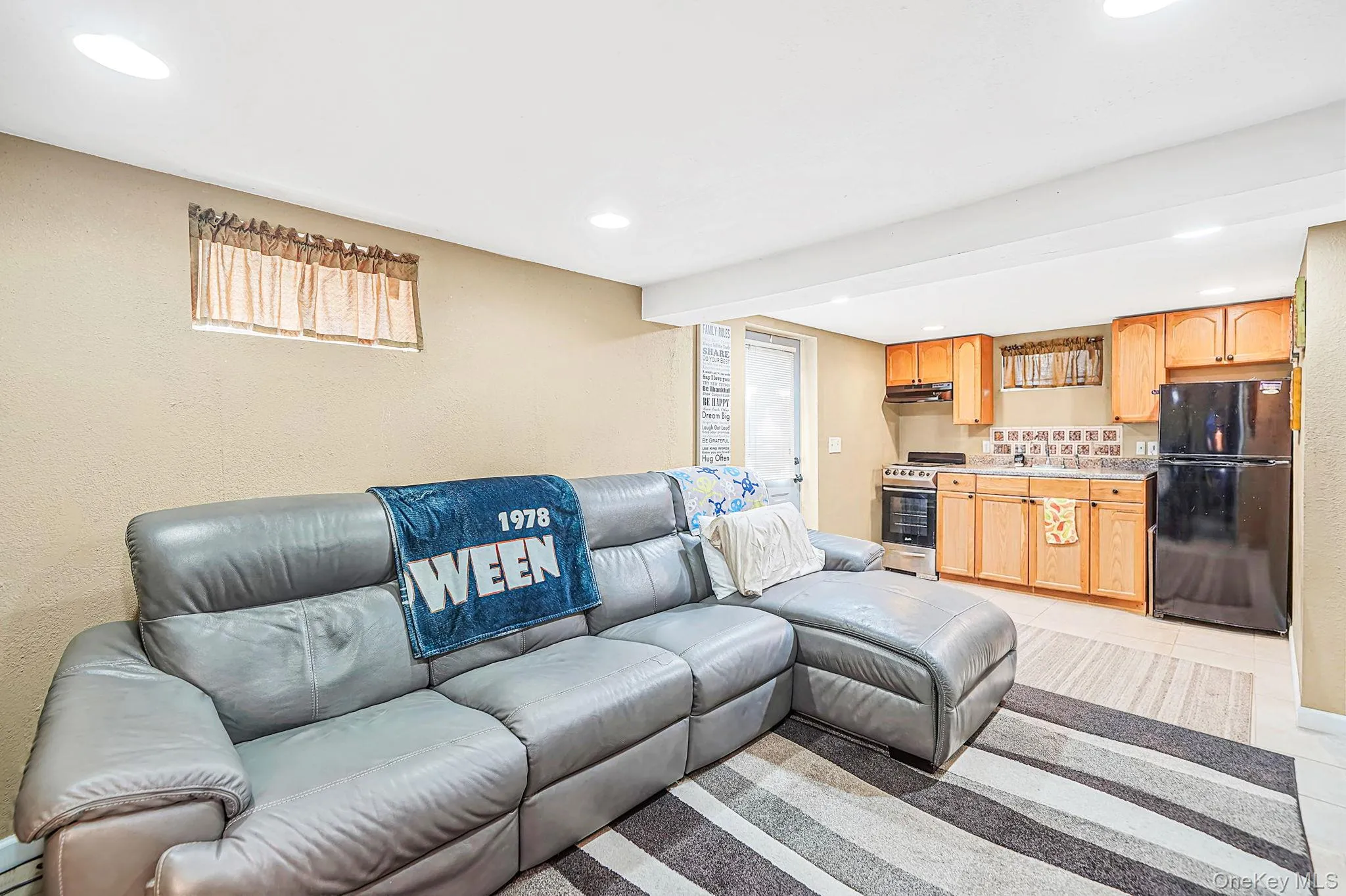 204 3rd Street, Babylon, NY, 4 Bedrooms Bedrooms, 12 Rooms Rooms,2 BathroomsBathrooms,Residential,For Rent,3rd,0,1049293 204 3rd Street, Babylon, NY, 4 Bedrooms Bedrooms, 12 Rooms Rooms,2 BathroomsBathrooms,Residential,For Rent,3rd,0,1049293