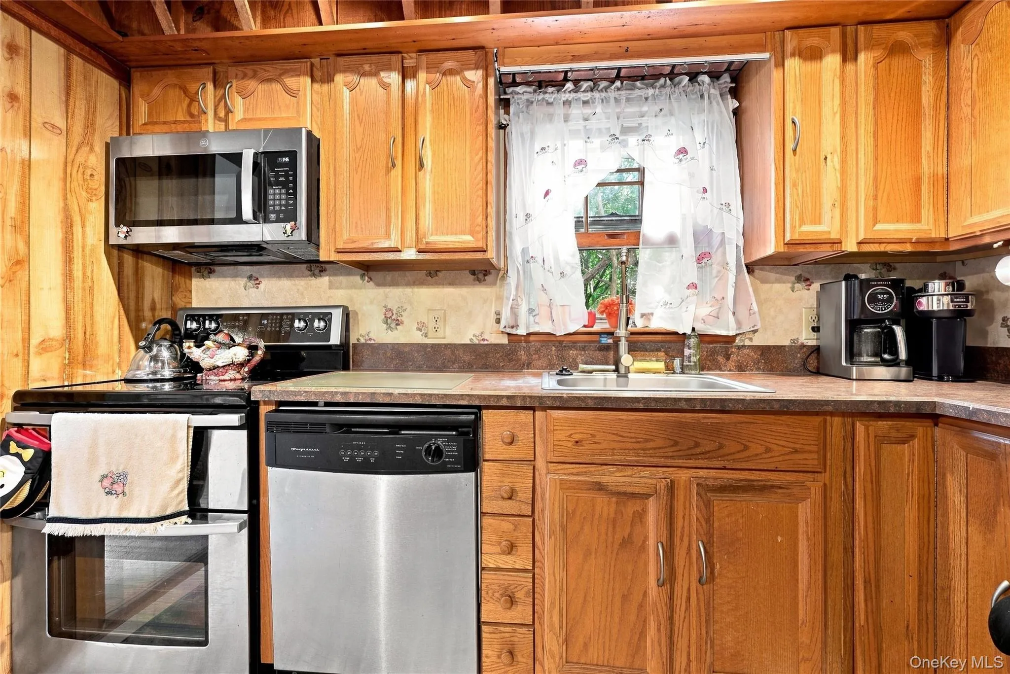 124 Woodside Avenue, Brookhaven, NY, 3 Bedrooms Bedrooms, 7 Rooms Rooms,2 BathroomsBathrooms,Residential,For Rent,Woodside,0,1049297 124 Woodside Avenue, Brookhaven, NY, 3 Bedrooms Bedrooms, 7 Rooms Rooms,2 BathroomsBathrooms,Residential,For Rent,Woodside,0,1049297