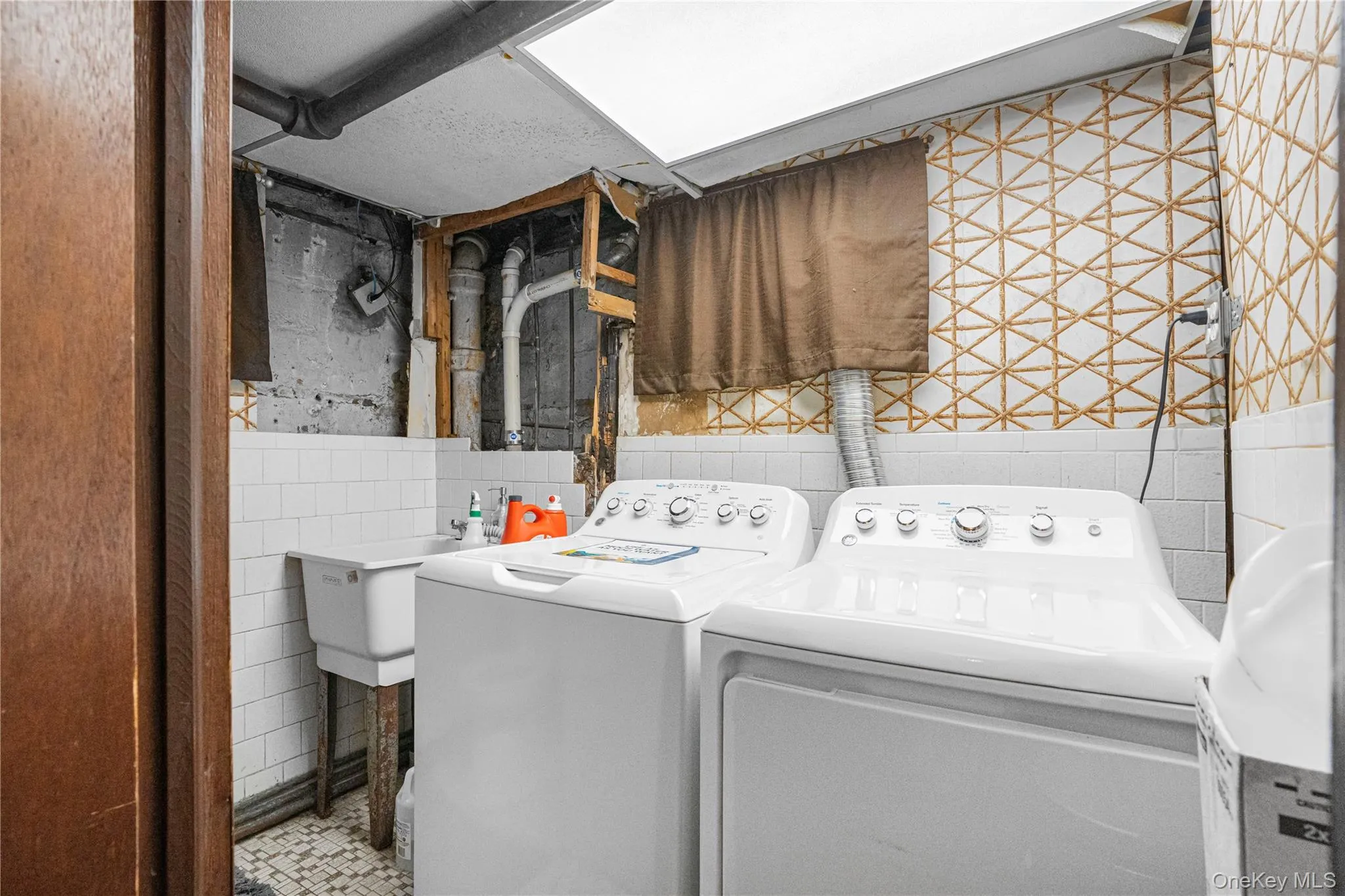 8806 Hollis Court Boulevard, New York, NY, 3 Bedrooms Bedrooms, 8 Rooms Rooms,1 BathroomBathrooms,Residential,For Rent,Hollis Court,0,1049303 8806 Hollis Court Boulevard, New York, NY, 3 Bedrooms Bedrooms, 8 Rooms Rooms,1 BathroomBathrooms,Residential,For Rent,Hollis Court,0,1049303