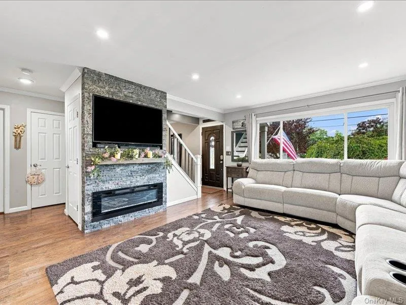 40 Greenwood Drive, Babylon, NY, 4 Bedrooms Bedrooms, 7 Rooms Rooms,2 BathroomsBathrooms,Residential,For Rent,Greenwood,0,1049310 40 Greenwood Drive, Babylon, NY, 4 Bedrooms Bedrooms, 7 Rooms Rooms,2 BathroomsBathrooms,Residential,For Rent,Greenwood,0,1049310