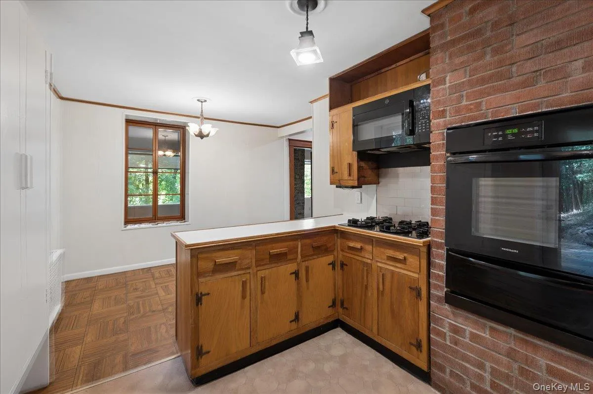 Lower level kitchen with built in oven, microwave and cooktop - view into dining room Lower level kitchen with built in oven, microwave and cooktop - view into dining room
