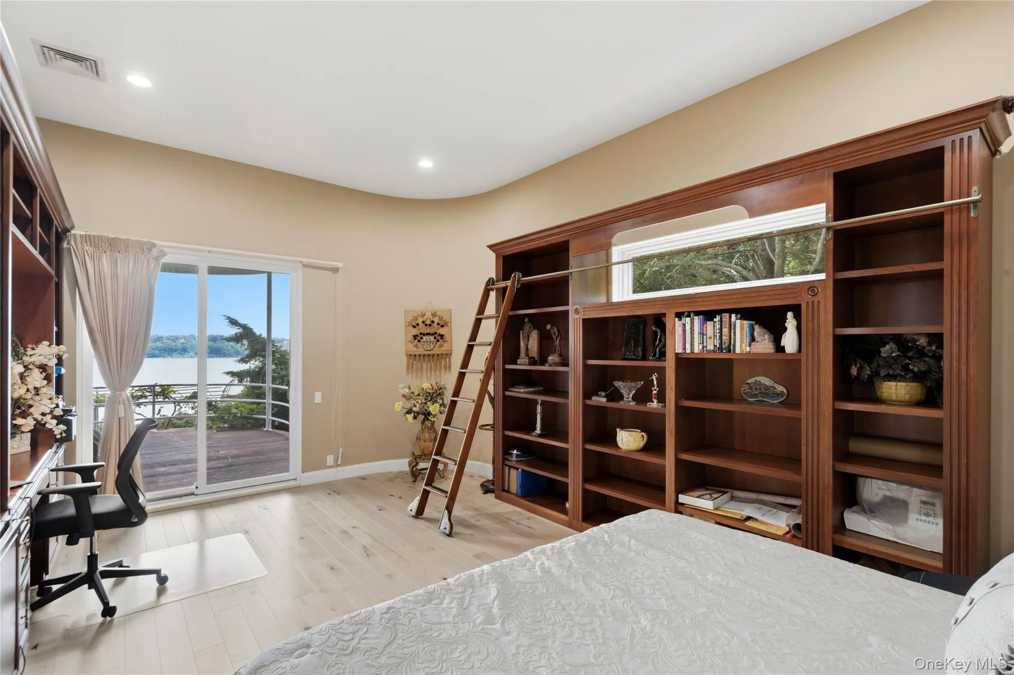 Library/Bedroom Suite/Office Library/Bedroom Suite/Office