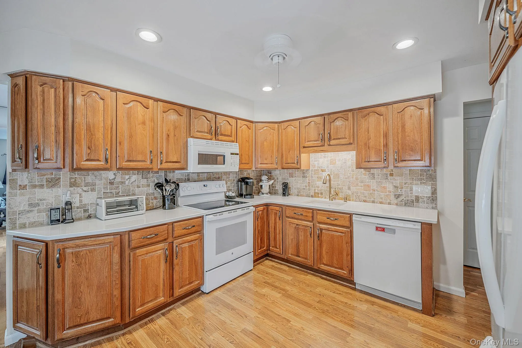 24 Spruce Street, Smithtown, NY, 3 Bedrooms Bedrooms, 7 Rooms Rooms,1 BathroomBathrooms,Residential,For Rent,Spruce,0,1049318 24 Spruce Street, Smithtown, NY, 3 Bedrooms Bedrooms, 7 Rooms Rooms,1 BathroomBathrooms,Residential,For Rent,Spruce,0,1049318