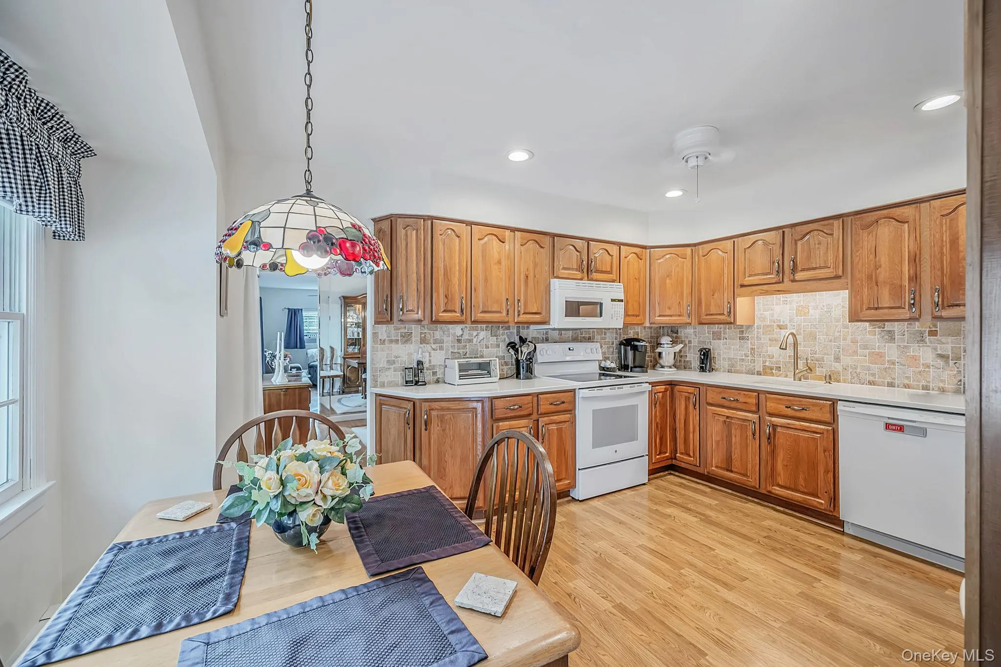 24 Spruce Street, Smithtown, NY, 3 Bedrooms Bedrooms, 7 Rooms Rooms,1 BathroomBathrooms,Residential,For Rent,Spruce,0,1049318 24 Spruce Street, Smithtown, NY, 3 Bedrooms Bedrooms, 7 Rooms Rooms,1 BathroomBathrooms,Residential,For Rent,Spruce,0,1049318