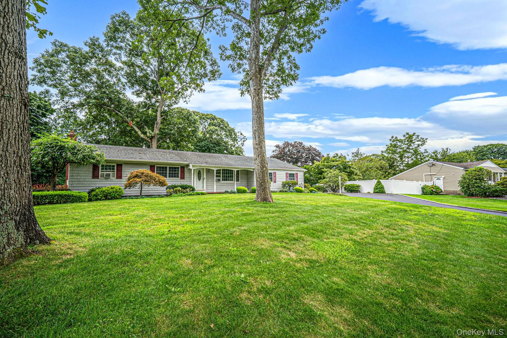 24 Spruce Street, Smithtown, NY, 3 Bedrooms Bedrooms, 7 Rooms Rooms,1 BathroomBathrooms,Residential,For Rent,Spruce,0,1049318 24 Spruce Street, Smithtown, NY, 3 Bedrooms Bedrooms, 7 Rooms Rooms,1 BathroomBathrooms,Residential,For Rent,Spruce,0,1049318