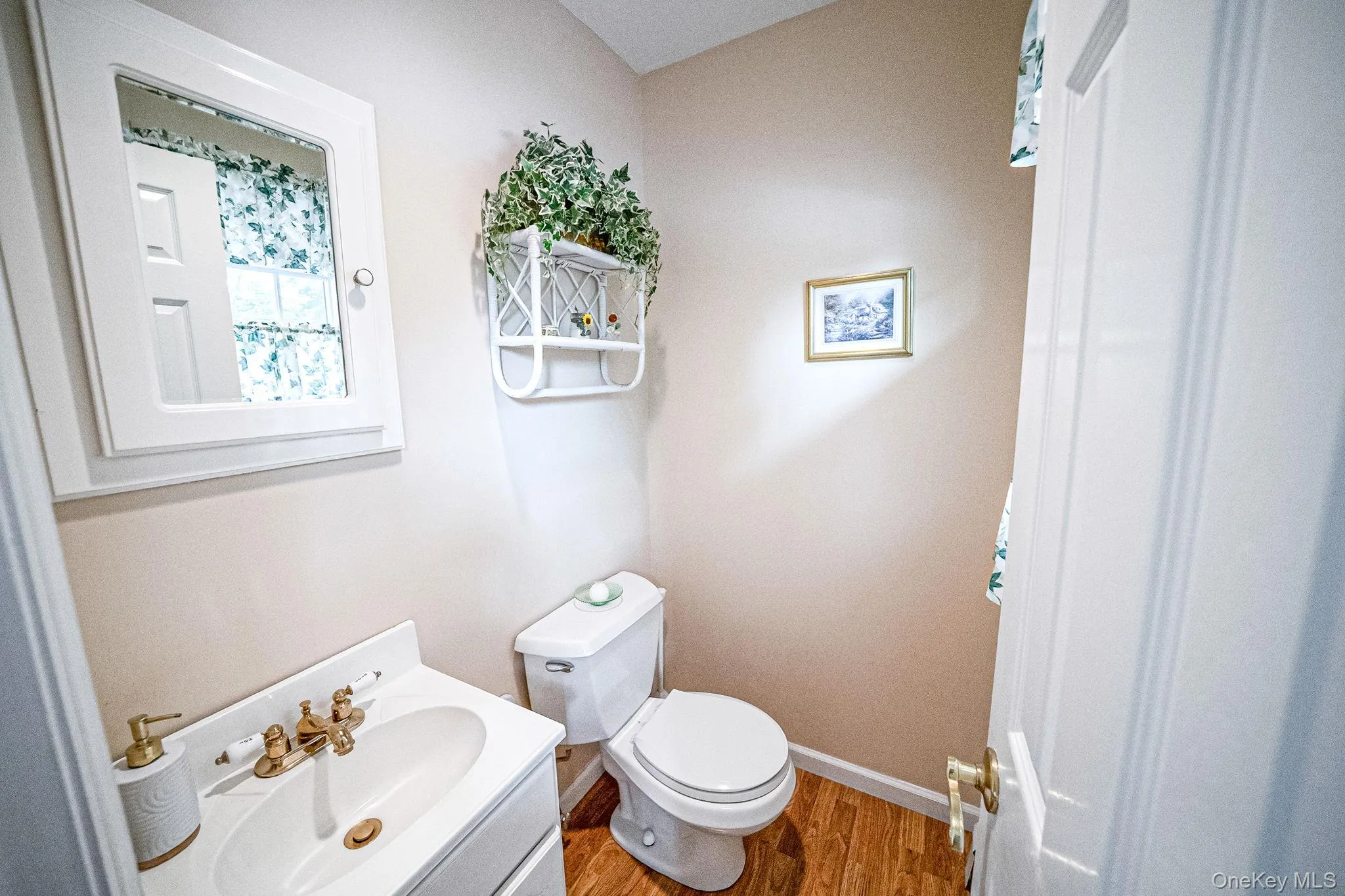 24 Spruce Street, Smithtown, NY, 3 Bedrooms Bedrooms, 7 Rooms Rooms,1 BathroomBathrooms,Residential,For Rent,Spruce,0,1049318 24 Spruce Street, Smithtown, NY, 3 Bedrooms Bedrooms, 7 Rooms Rooms,1 BathroomBathrooms,Residential,For Rent,Spruce,0,1049318