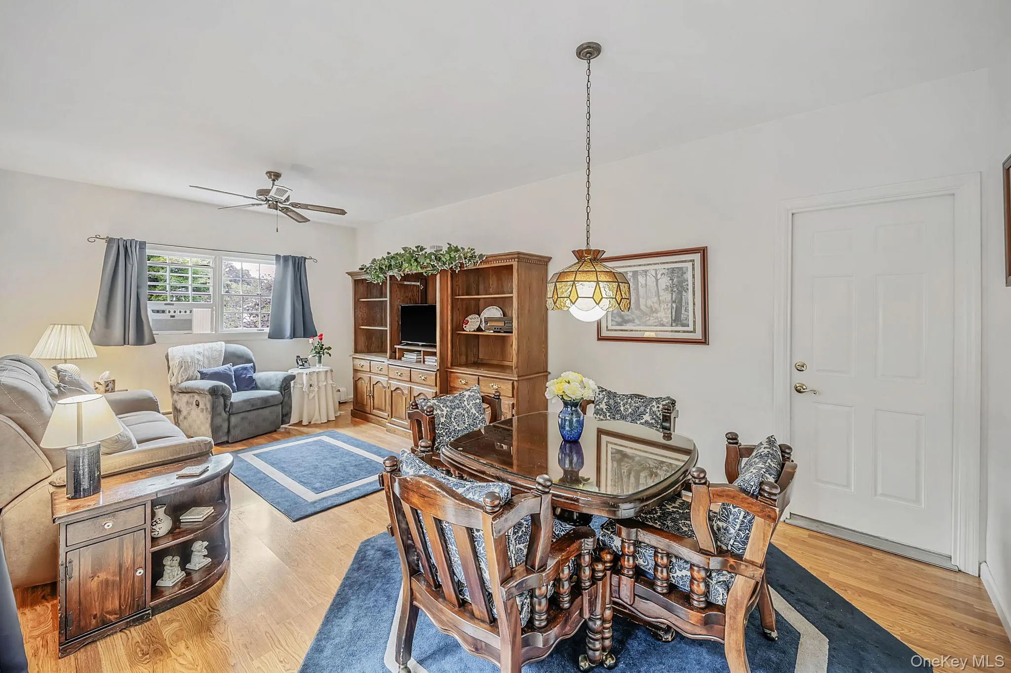 24 Spruce Street, Smithtown, NY, 3 Bedrooms Bedrooms, 7 Rooms Rooms,1 BathroomBathrooms,Residential,For Rent,Spruce,0,1049318 24 Spruce Street, Smithtown, NY, 3 Bedrooms Bedrooms, 7 Rooms Rooms,1 BathroomBathrooms,Residential,For Rent,Spruce,0,1049318