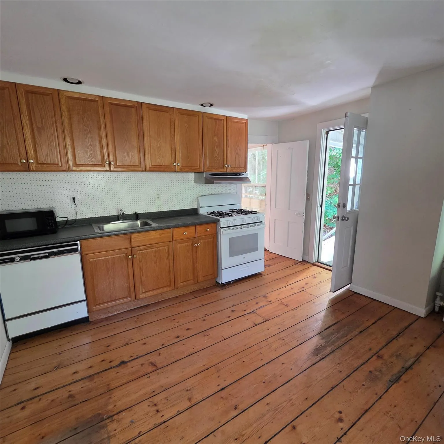 415 Myrtle Avenue, Brookhaven, NY, 2 Bedroom Bedrooms, 5 Room Rooms,1 BathroomBathrooms,Residential Lease,For Rent,Myrtle,0,1049333 415 Myrtle Avenue, Brookhaven, NY, 2 Bedroom Bedrooms, 5 Room Rooms,1 BathroomBathrooms,Residential Lease,For Rent,Myrtle,0,1049333