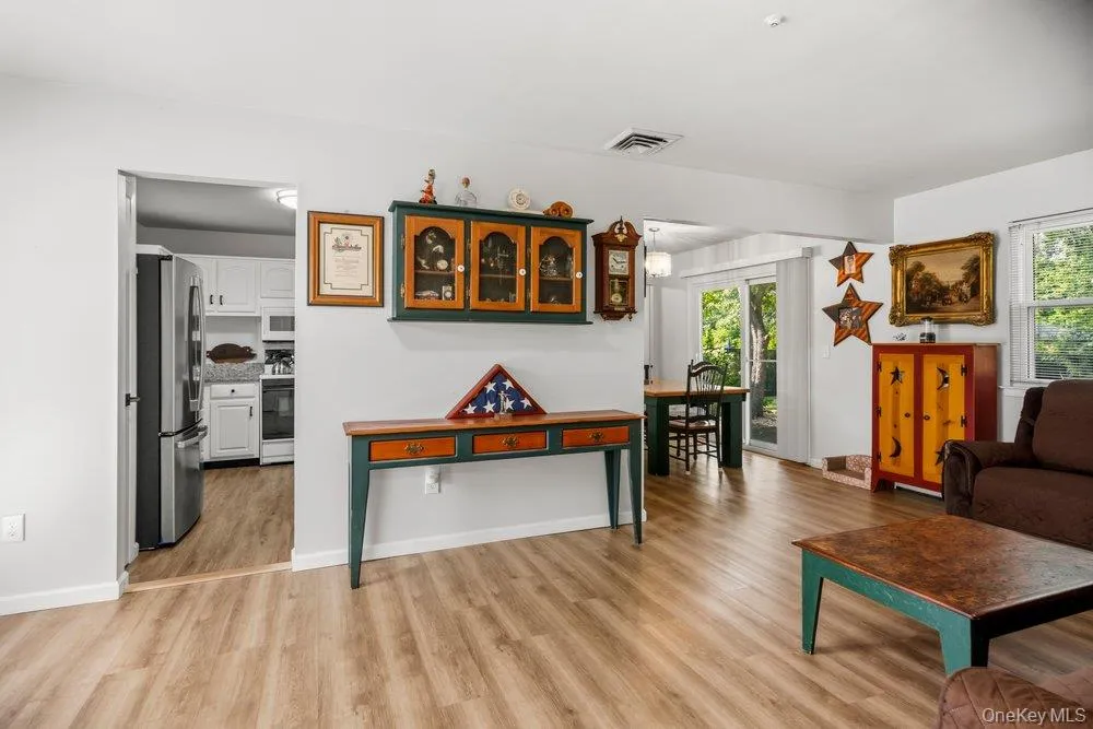24 Blackfoot Trail, Brookhaven, NY, 3 Bedrooms Bedrooms, 7 Rooms Rooms,1 BathroomBathrooms,Residential,For Rent,Blackfoot,0,1049337 24 Blackfoot Trail, Brookhaven, NY, 3 Bedrooms Bedrooms, 7 Rooms Rooms,1 BathroomBathrooms,Residential,For Rent,Blackfoot,0,1049337