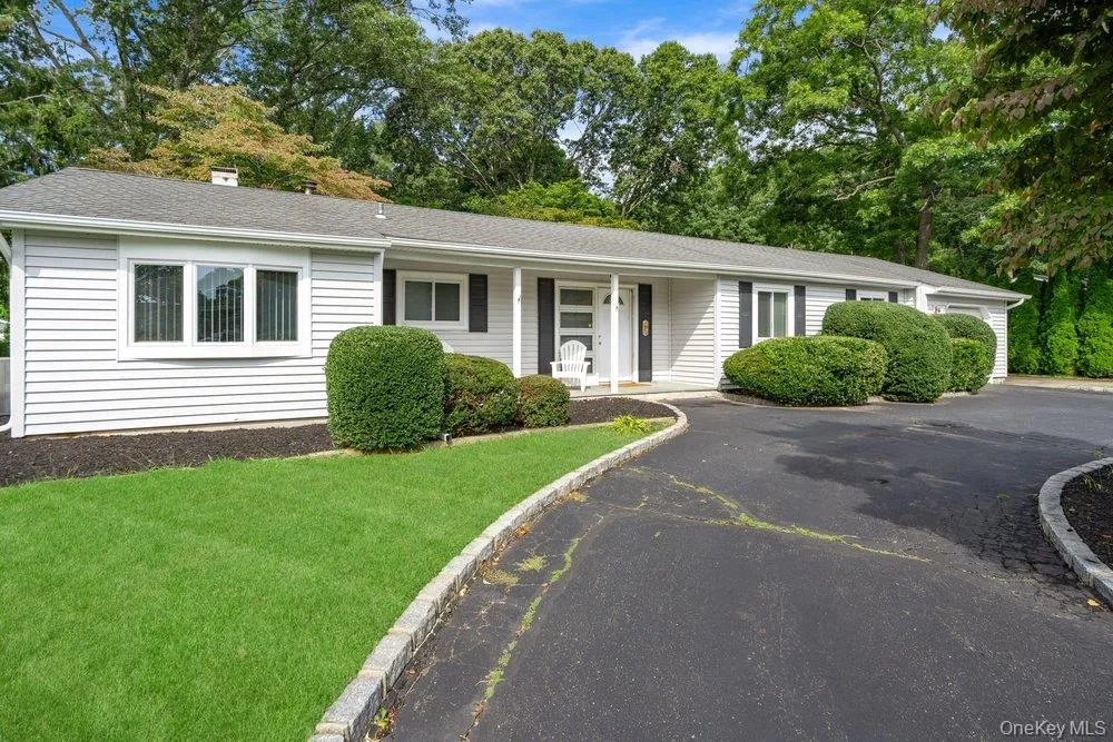 24 Blackfoot Trail, Brookhaven, NY, 3 Bedrooms Bedrooms, 7 Rooms Rooms,1 BathroomBathrooms,Residential,For Rent,Blackfoot,0,1049337 24 Blackfoot Trail, Brookhaven, NY, 3 Bedrooms Bedrooms, 7 Rooms Rooms,1 BathroomBathrooms,Residential,For Rent,Blackfoot,0,1049337
