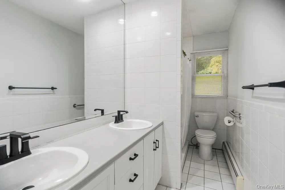 24 Blackfoot Trail, Brookhaven, NY, 3 Bedrooms Bedrooms, 7 Rooms Rooms,1 BathroomBathrooms,Residential,For Rent,Blackfoot,0,1049337 24 Blackfoot Trail, Brookhaven, NY, 3 Bedrooms Bedrooms, 7 Rooms Rooms,1 BathroomBathrooms,Residential,For Rent,Blackfoot,0,1049337