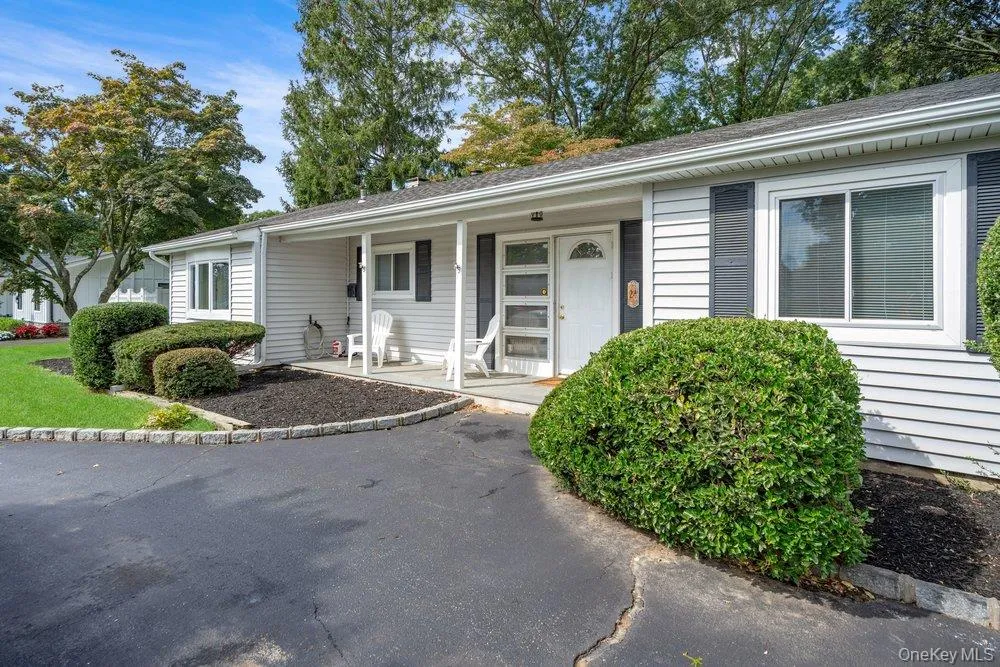 24 Blackfoot Trail, Brookhaven, NY, 3 Bedrooms Bedrooms, 7 Rooms Rooms,1 BathroomBathrooms,Residential,For Rent,Blackfoot,0,1049337 24 Blackfoot Trail, Brookhaven, NY, 3 Bedrooms Bedrooms, 7 Rooms Rooms,1 BathroomBathrooms,Residential,For Rent,Blackfoot,0,1049337