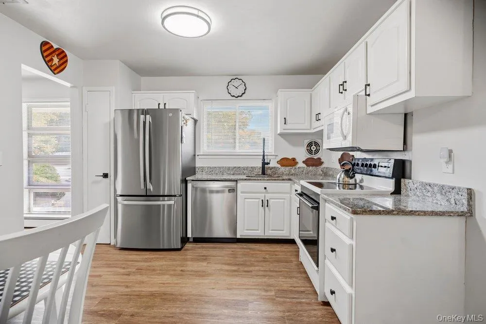 24 Blackfoot Trail, Brookhaven, NY, 3 Bedrooms Bedrooms, 7 Rooms Rooms,1 BathroomBathrooms,Residential,For Rent,Blackfoot,0,1049337 24 Blackfoot Trail, Brookhaven, NY, 3 Bedrooms Bedrooms, 7 Rooms Rooms,1 BathroomBathrooms,Residential,For Rent,Blackfoot,0,1049337