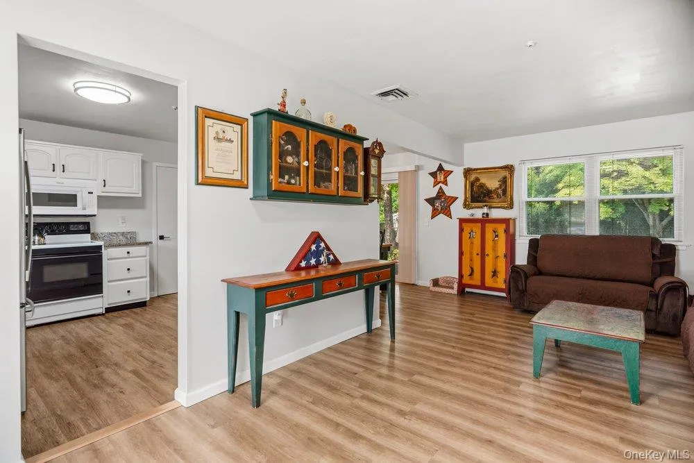 24 Blackfoot Trail, Brookhaven, NY, 3 Bedrooms Bedrooms, 7 Rooms Rooms,1 BathroomBathrooms,Residential,For Rent,Blackfoot,0,1049337 24 Blackfoot Trail, Brookhaven, NY, 3 Bedrooms Bedrooms, 7 Rooms Rooms,1 BathroomBathrooms,Residential,For Rent,Blackfoot,0,1049337