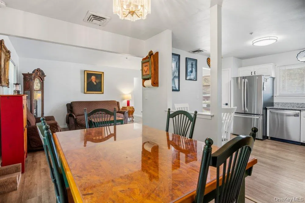 24 Blackfoot Trail, Brookhaven, NY, 3 Bedrooms Bedrooms, 7 Rooms Rooms,1 BathroomBathrooms,Residential,For Rent,Blackfoot,0,1049337 24 Blackfoot Trail, Brookhaven, NY, 3 Bedrooms Bedrooms, 7 Rooms Rooms,1 BathroomBathrooms,Residential,For Rent,Blackfoot,0,1049337