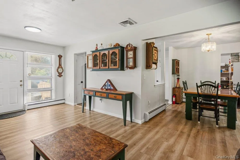 24 Blackfoot Trail, Brookhaven, NY, 3 Bedrooms Bedrooms, 7 Rooms Rooms,1 BathroomBathrooms,Residential,For Rent,Blackfoot,0,1049337 24 Blackfoot Trail, Brookhaven, NY, 3 Bedrooms Bedrooms, 7 Rooms Rooms,1 BathroomBathrooms,Residential,For Rent,Blackfoot,0,1049337