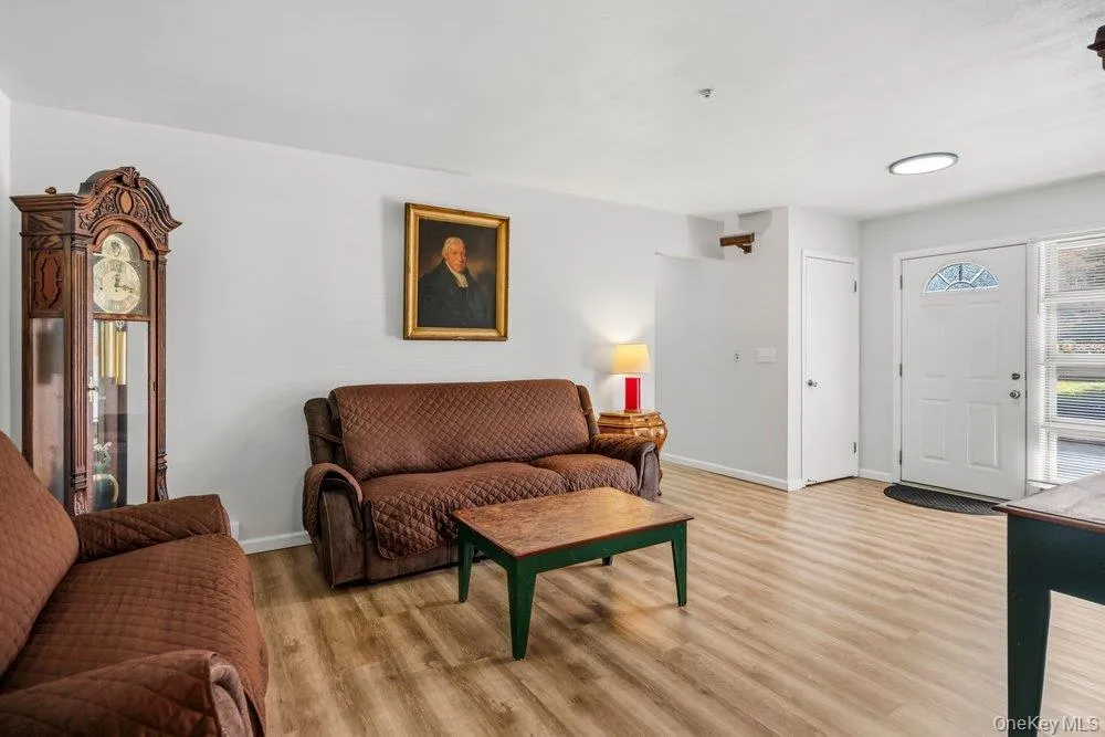 24 Blackfoot Trail, Brookhaven, NY, 3 Bedrooms Bedrooms, 7 Rooms Rooms,1 BathroomBathrooms,Residential,For Rent,Blackfoot,0,1049337 24 Blackfoot Trail, Brookhaven, NY, 3 Bedrooms Bedrooms, 7 Rooms Rooms,1 BathroomBathrooms,Residential,For Rent,Blackfoot,0,1049337