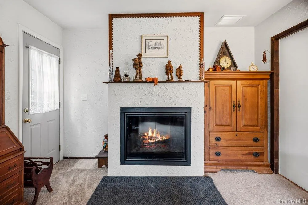 24 Blackfoot Trail, Brookhaven, NY, 3 Bedrooms Bedrooms, 7 Rooms Rooms,1 BathroomBathrooms,Residential,For Rent,Blackfoot,0,1049337 24 Blackfoot Trail, Brookhaven, NY, 3 Bedrooms Bedrooms, 7 Rooms Rooms,1 BathroomBathrooms,Residential,For Rent,Blackfoot,0,1049337