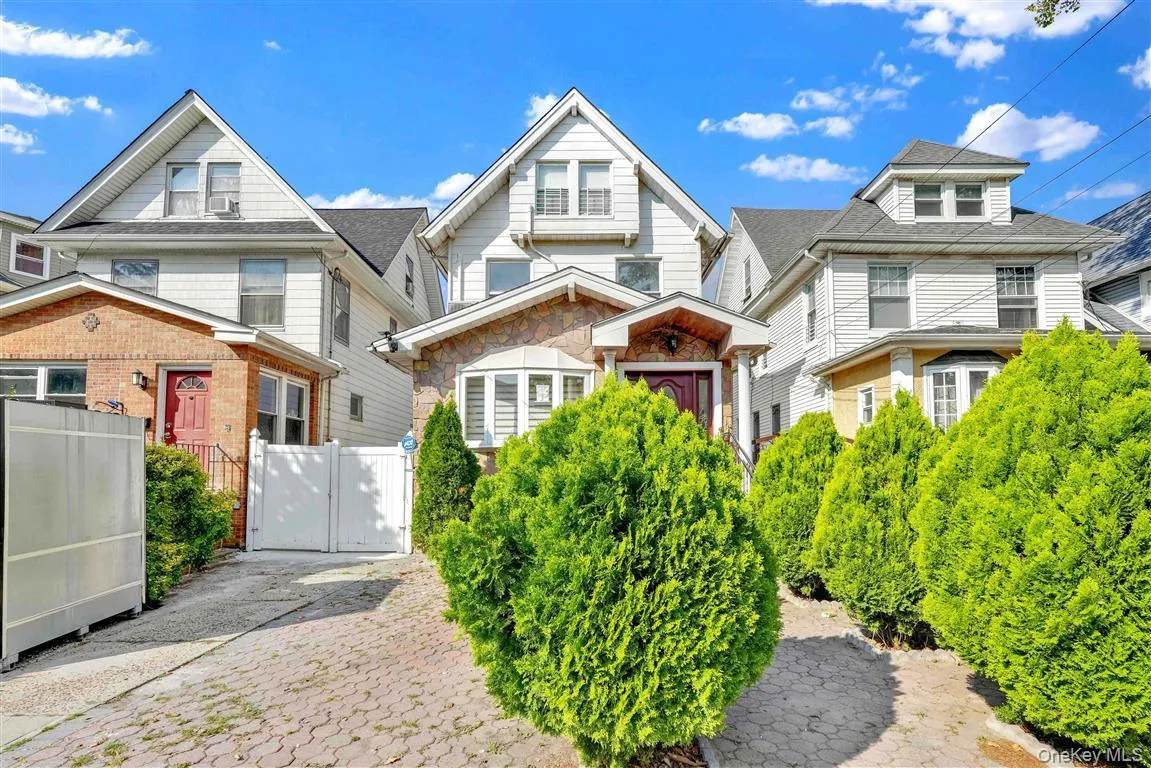 86-44 104th Street, New York, NY, 6 Bedrooms Bedrooms, 9 Rooms Rooms,2 BathroomsBathrooms,Residential,For Rent,104th,0,1049339 86-44 104th Street, New York, NY, 6 Bedrooms Bedrooms, 9 Rooms Rooms,2 BathroomsBathrooms,Residential,For Rent,104th,0,1049339
