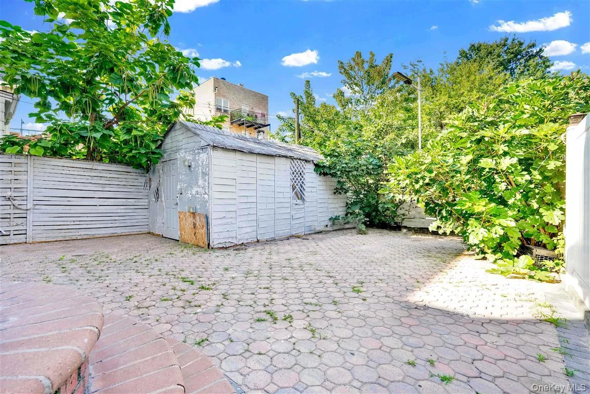 86-44 104th Street, New York, NY, 6 Bedrooms Bedrooms, 9 Rooms Rooms,2 BathroomsBathrooms,Residential,For Rent,104th,0,1049339 86-44 104th Street, New York, NY, 6 Bedrooms Bedrooms, 9 Rooms Rooms,2 BathroomsBathrooms,Residential,For Rent,104th,0,1049339