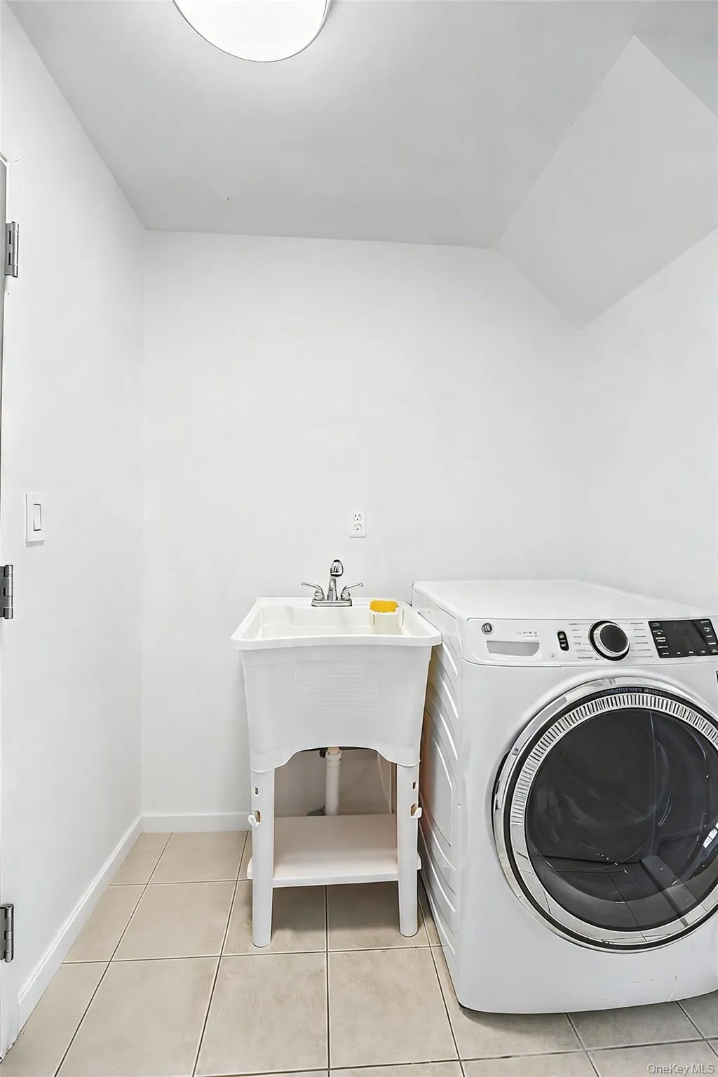 3309 255th Street, New York, NY, 4 Bedrooms Bedrooms, 9 Rooms Rooms,2 BathroomsBathrooms,Residential,For Rent,255th,0,1049342 3309 255th Street, New York, NY, 4 Bedrooms Bedrooms, 9 Rooms Rooms,2 BathroomsBathrooms,Residential,For Rent,255th,0,1049342